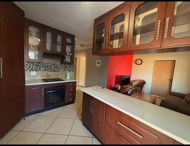 3 BEDROOM HOUSE FOR SALE IN THE ORCHARDS